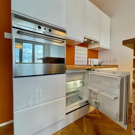 Super Beauty Metro Wifi 65'Tv Netflix Hbo Appletv+ Apartment Warsaw Exterior photo