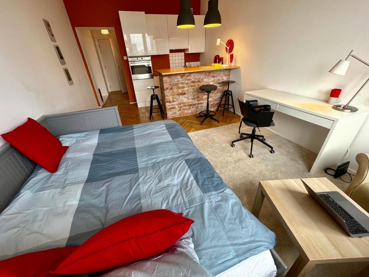 Super Beauty Metro Wifi 65'Tv Netflix Hbo Appletv+ Apartment Warsaw Exterior photo