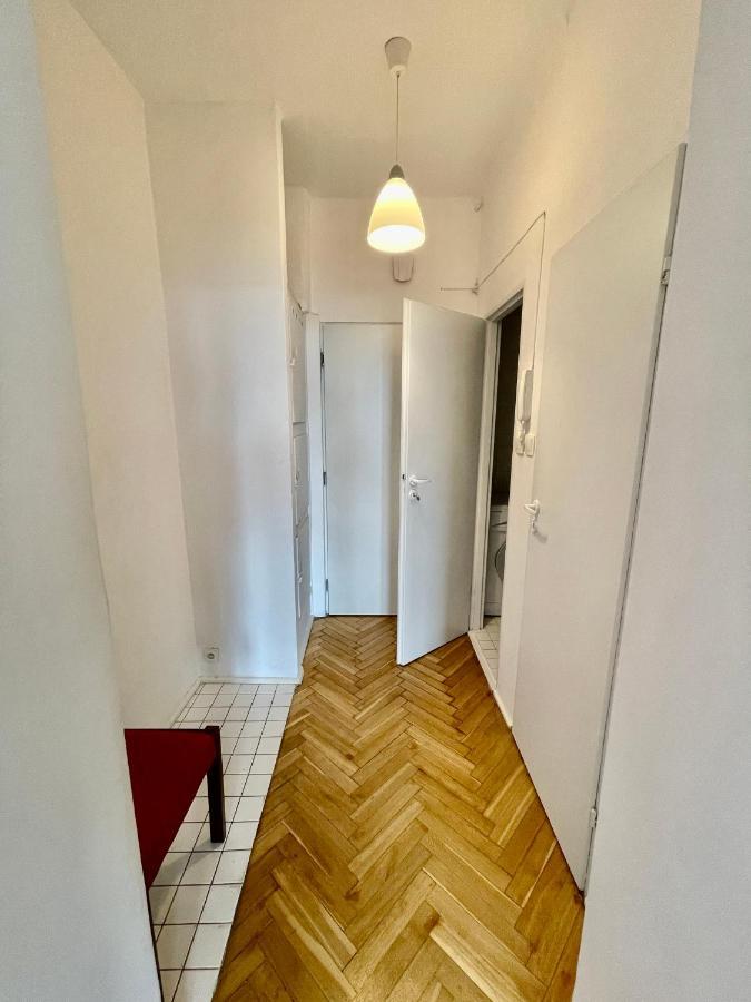 Super Beauty Metro Wifi 65'Tv Netflix Hbo Appletv+ Apartment Warsaw Exterior photo