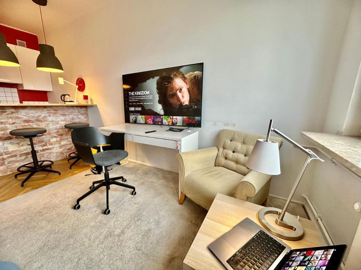 Super Beauty Metro Wifi 65'Tv Netflix Hbo Appletv+ Apartment Warsaw Exterior photo
