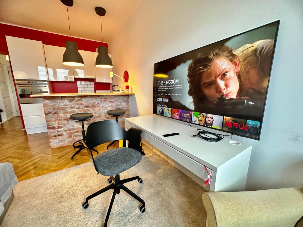 Super Beauty Metro Wifi 65'Tv Netflix Hbo Appletv+ Apartment Warsaw Exterior photo