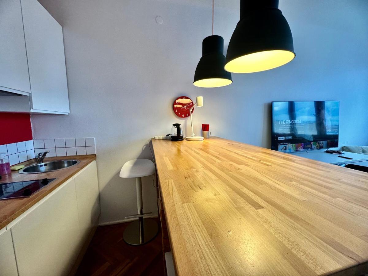 Super Beauty Metro Wifi 65'Tv Netflix Hbo Appletv+ Apartment Warsaw Exterior photo