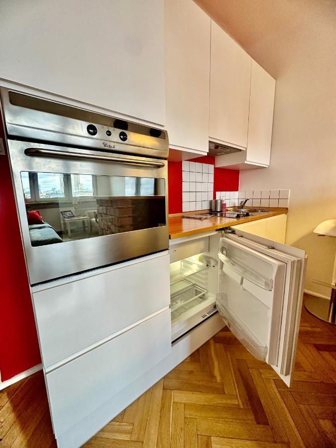 Super Beauty Metro Wifi 65'Tv Netflix Hbo Appletv+ Apartment Warsaw Exterior photo