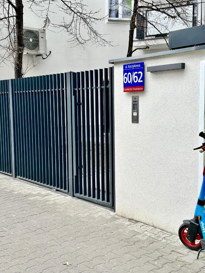 Super Beauty Metro Wifi 65'Tv Netflix Hbo Appletv+ Apartment Warsaw Exterior photo